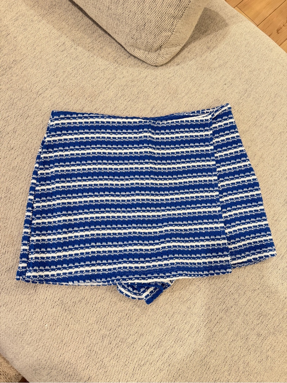 Zara women’s Blue and White Striped Skort size M (runs small)